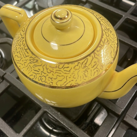 MCM Halls pottery teapot. Small chip on nose some fading on design. - Picture 3 of 7